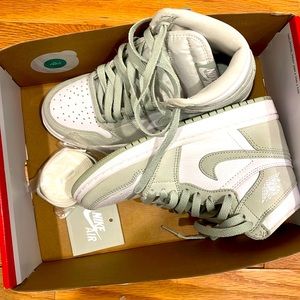 Womens Nike Air Jordan 1 Retro High OG 'Seafoam